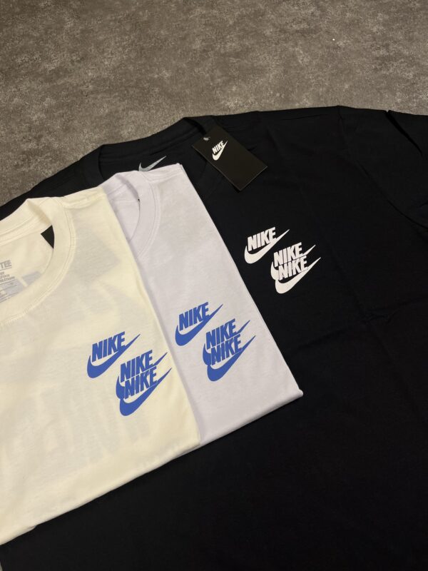Camiseta WORLD TOUR - Imagem 2