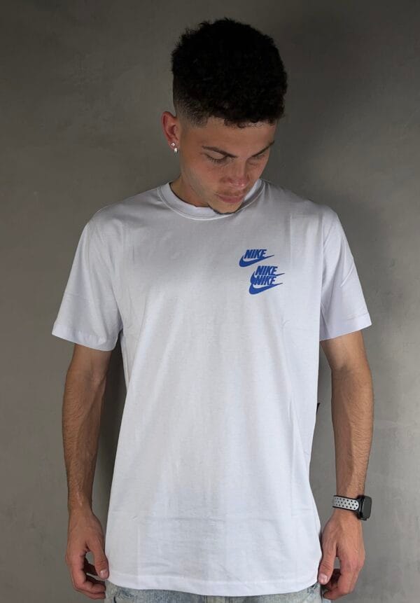 Camiseta WORLD TOUR - Imagem 11