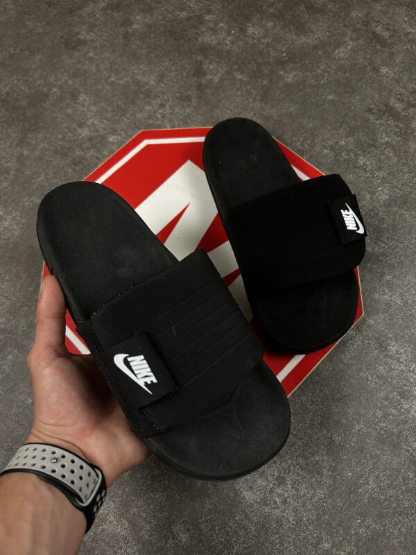 Chinelo OFFCOURT ADJUST